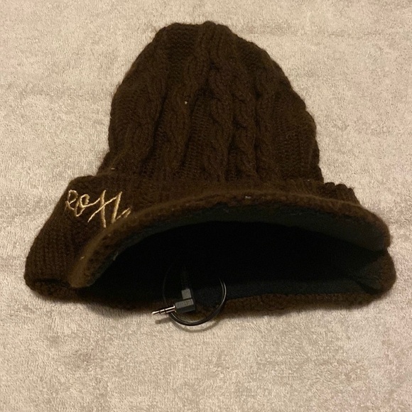 Roxy knit hat with headphones​​​ - Picture 1 of 7